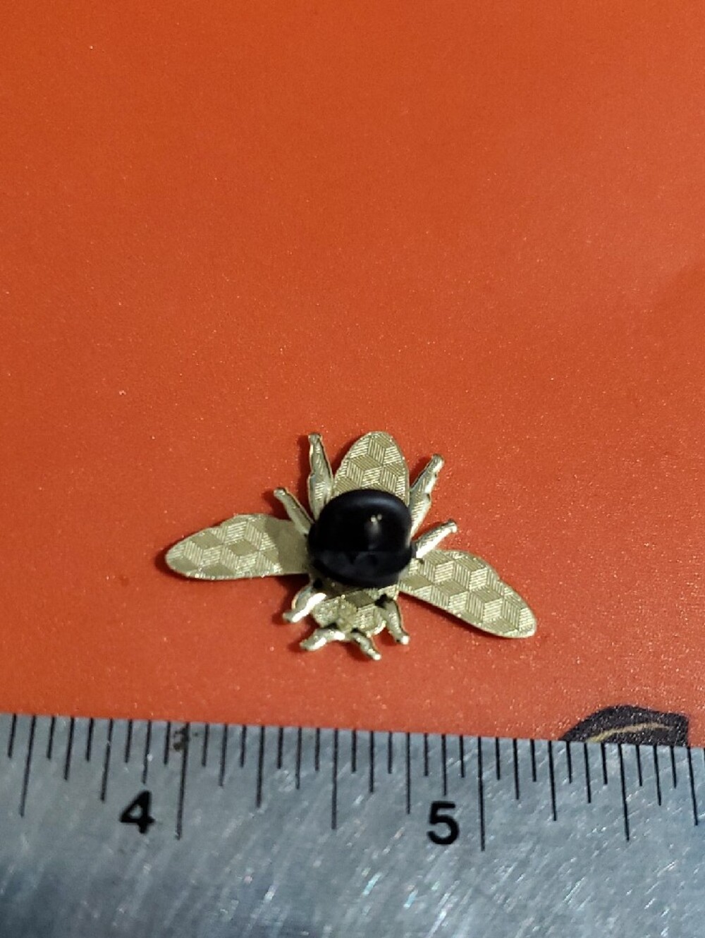 Bee Pin - Picture 4 of 4